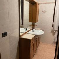 Mobile bagno in legno e marmo