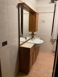 Mobile bagno in legno e marmo