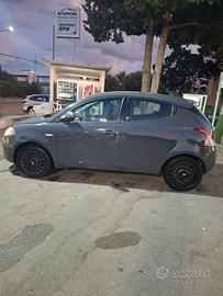Lancia ypsilon 1.2 benzina del 2015