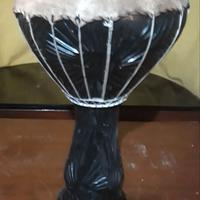 Tamburo strumento musicale etnico africano