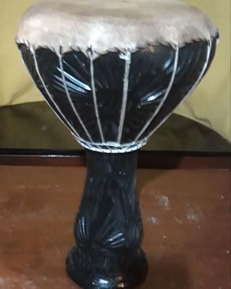 Tamburo strumento musicale etnico africano