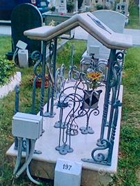 Lapide in ferro battuto lavorato a mano