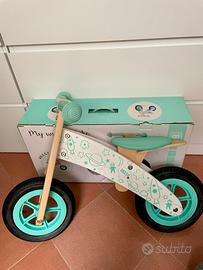 Balance bike in legno Eureka kids.