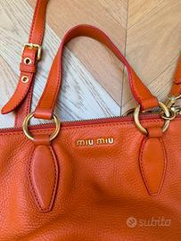 Borsa miu miu tote pelle martellata arancione