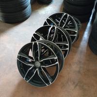 4 cerchi da 18 per audi A6 , 2 sono storti 