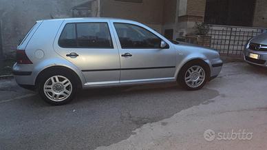 VOLKSWAGEN Golf 4ª serie - 2001