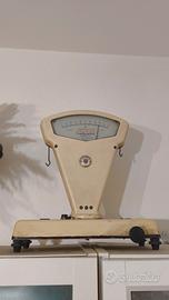Bilancia meccanica vintage da banco