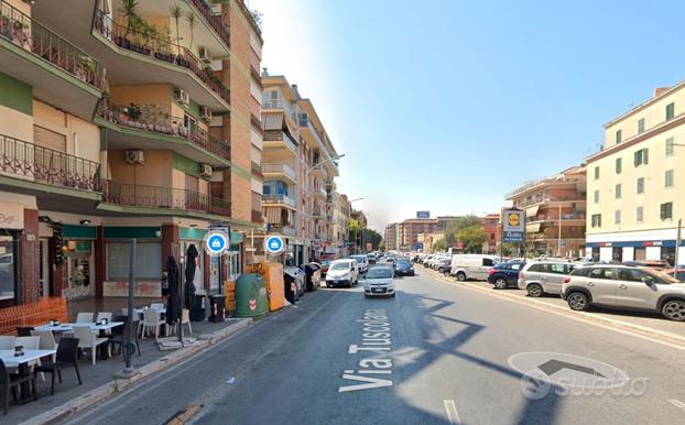 Numidio quadrato bilocale con balcone abitabile