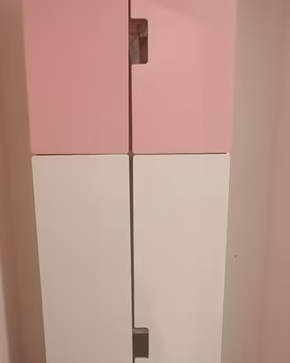 Armadio bianco e rosa Ikea