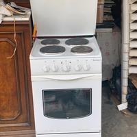 Cucina 4 fuochi elettica con forno