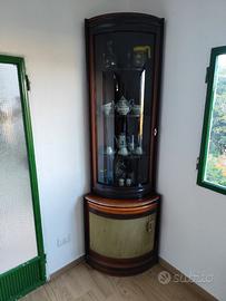 Elegante Vetrina Angolare in Legno