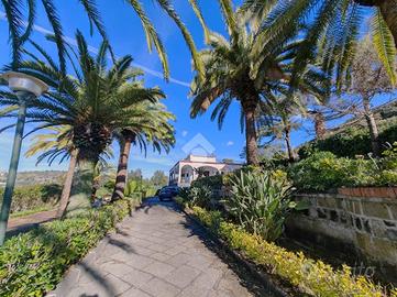 TRIFAMILIARE A POZZUOLI