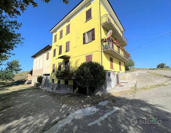 Casa indipendente di 350 m² con più di 5 locali e 