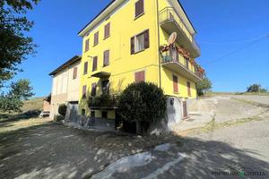 Casa indipendente di 350 m² con più di 5 locali e 