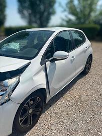 Auto con danni da incidente
