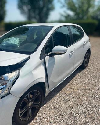 Auto con danni da incidente