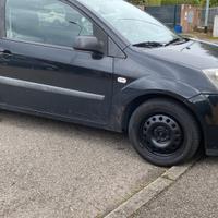 Ford Fiesta 2007 benzina neopatentati PREZZO TRATT