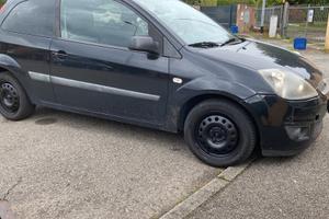 Ford Fiesta 2007 benzina neopatentati PREZZO TRATT