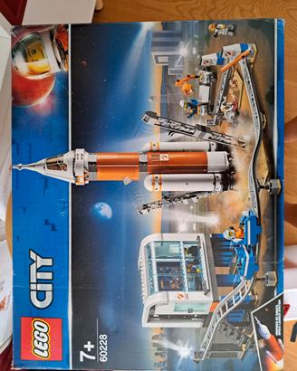 lego 60228 razzo spaziale e centro di controllo