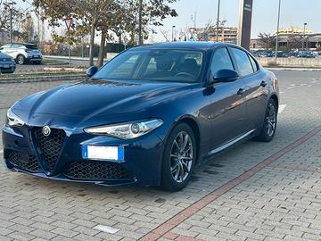 Alfa Romeo Giulia 2018 160 CV