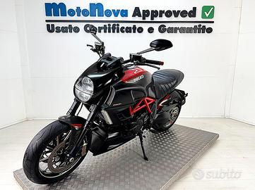 Ducati Diavel 1200 CARBON RED - MOTONOVA