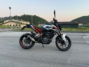 KTM duke 125