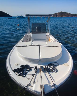 Barca Mako 23 i/o Cuddy Cabin Yamaha 200 CV XL