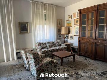 Via Monteverdi ampio appartamento ultimo piano