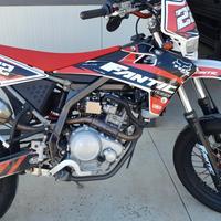 Moto fantic motard 125 4 tp