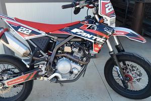 Moto fantic motard 125 4 tp