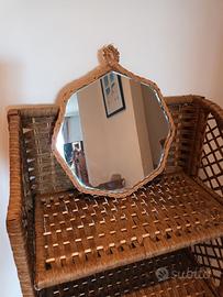 Piccolo specchio rustico e vintage.
