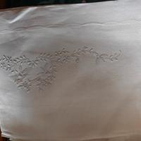 Lenzuola matrimoniali ricamate a mano 