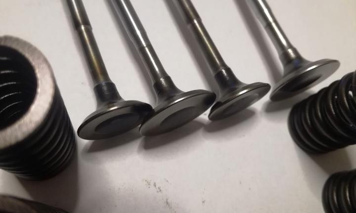 KIT Valvole Testa Piaggio  scooter 125/180/200/250