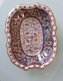 Piatto  in ceramica iridescente dipinto a mano