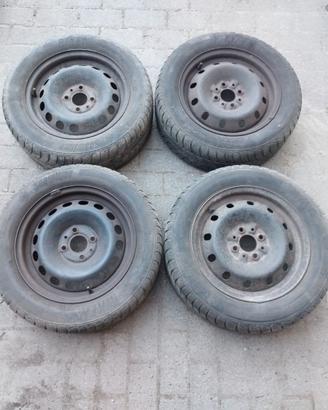 4 Gomme invernali Riken 185/60 R14 82T e Cerchi