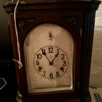 Orologio antico a pendolo