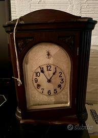 Orologio antico a pendolo