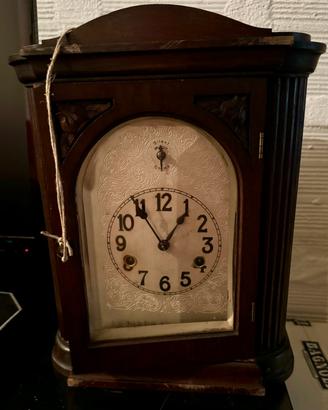 Orologio antico a pendolo