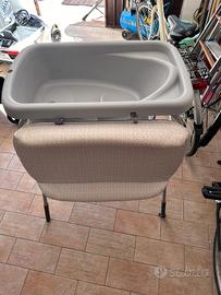 Vasca con fasciatoio per neonati