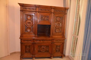 Mobili di legno antichi