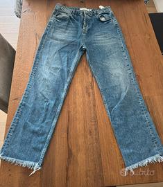 Jeans subdued straight boyfriend