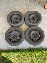 Cerchi auto con gomme
