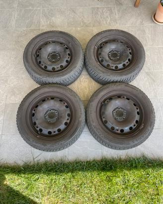 Cerchi auto con gomme