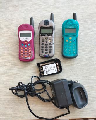 Tre telefoni Alcatel One Touch Easy 