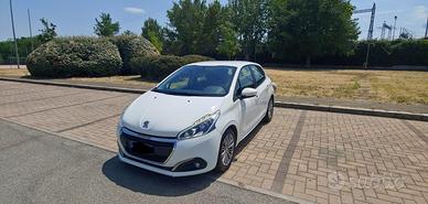 Peugeot 208 anno2015, 170000Km, anche neopatentati