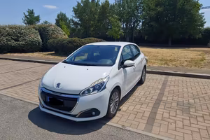 Peugeot 208 anno2015, 170000Km, anche neopatentati