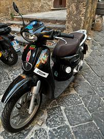 Scooter  nero 50