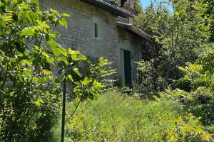 Rustico / Casale di 60 m² con 4 locali a Spoleto