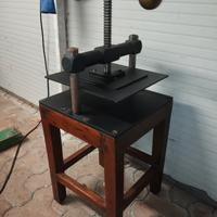 antica pressa per rilegatura 