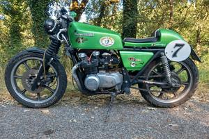 kawasaki gpz 550 cafe racer 